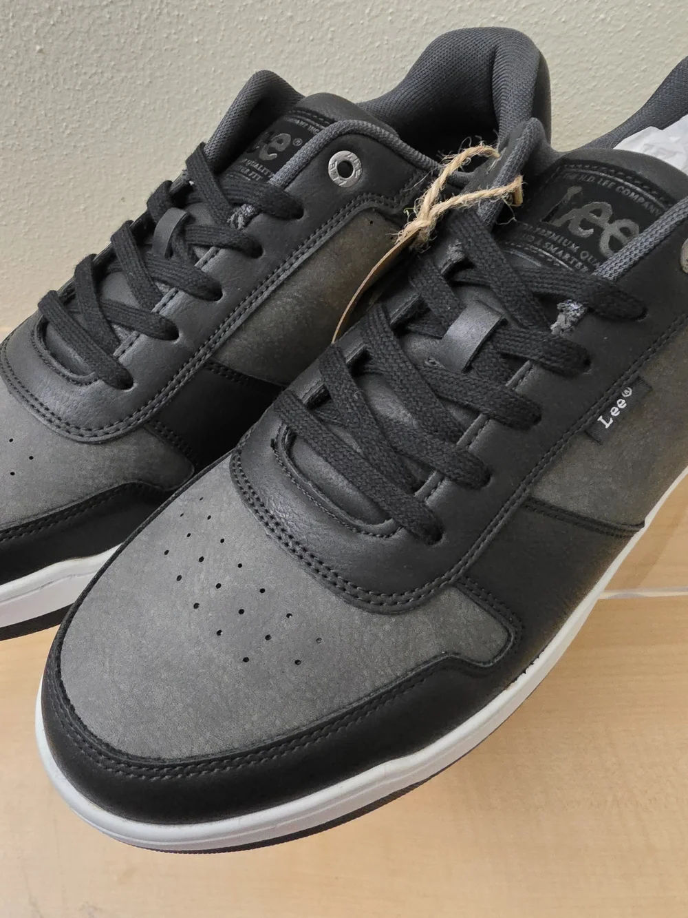 Lee Men's Gray and Black Low-Top Sneakers